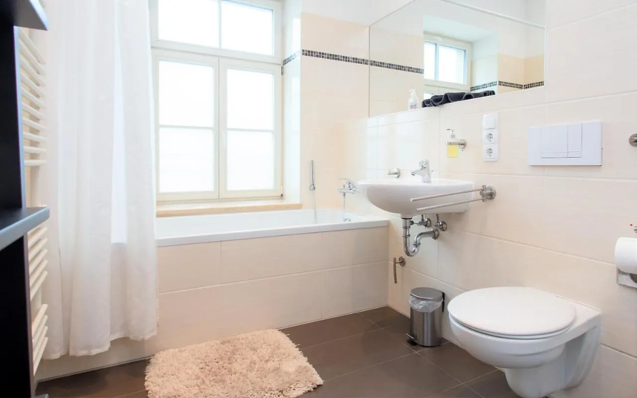 Luxus-Apartment im Herzen von Leipzig - Kostenloser Parkplatz in videoüberwachter Tiefgarage 0*,